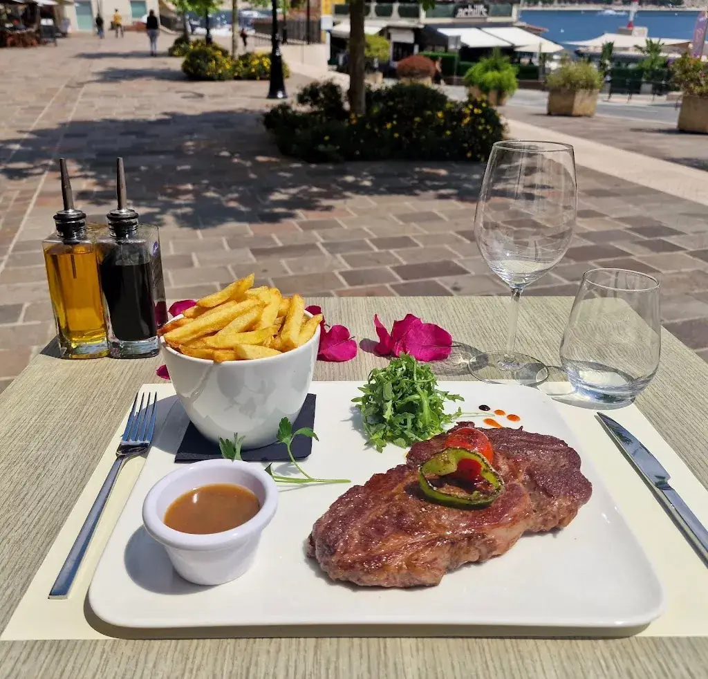 TOSCA_Villefranche-sur-Mer_slider_image_2