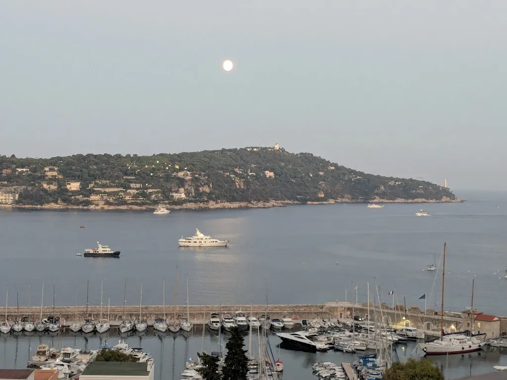 Dan Teodosiu_Riviera Vista_Villefranche-sur-Mer_Bewertung