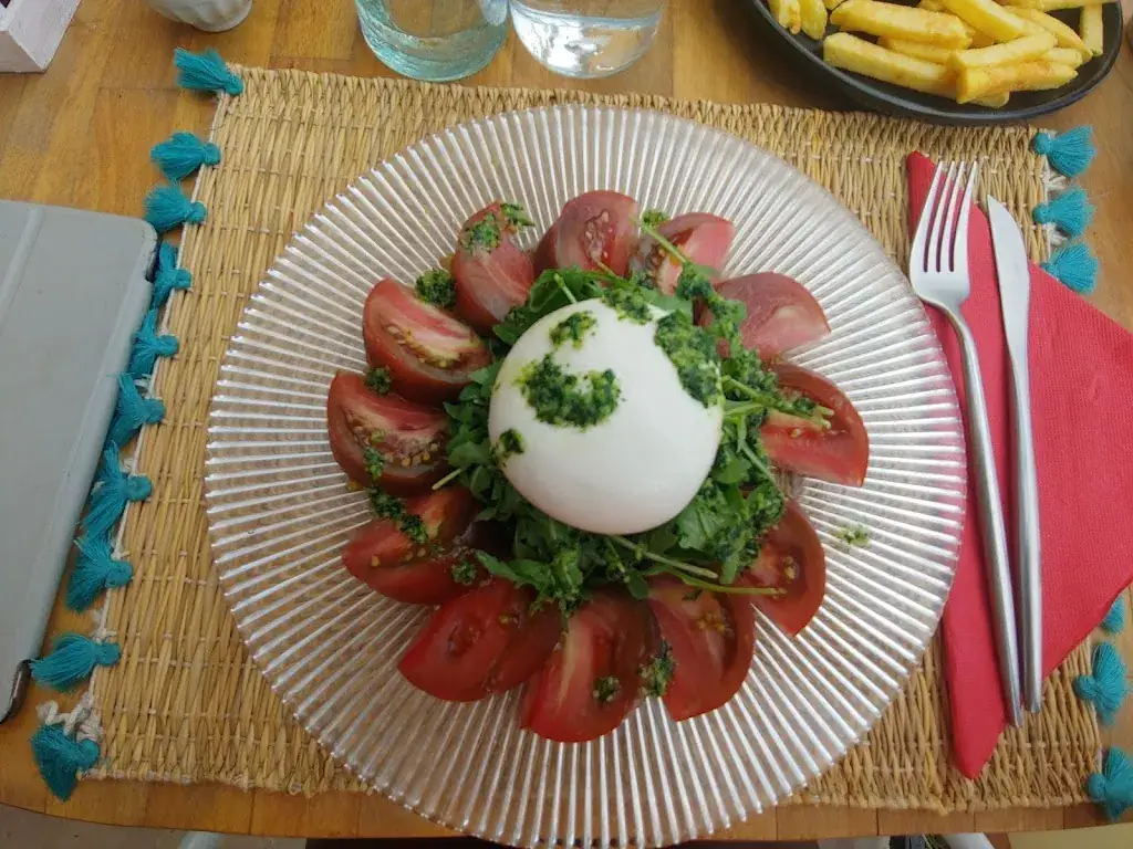 Jaja Nwokeabia_La Terrasse_Villefranche-sur-Mer_review