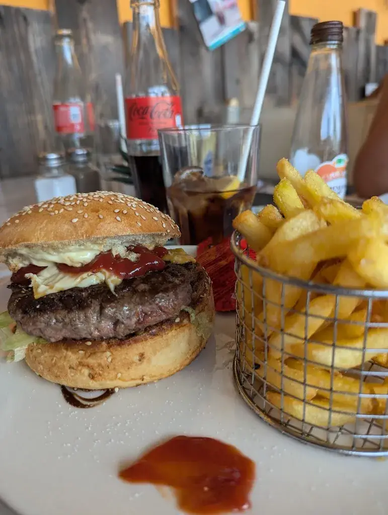 Joseph Garcia_La Praia_Villefranche-sur-Mer_review