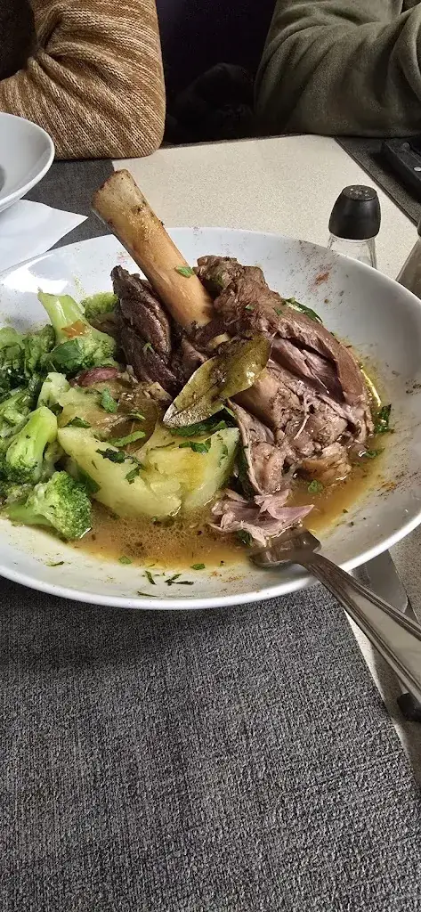 P A_L'Anjoly 3_Vitrolles_review