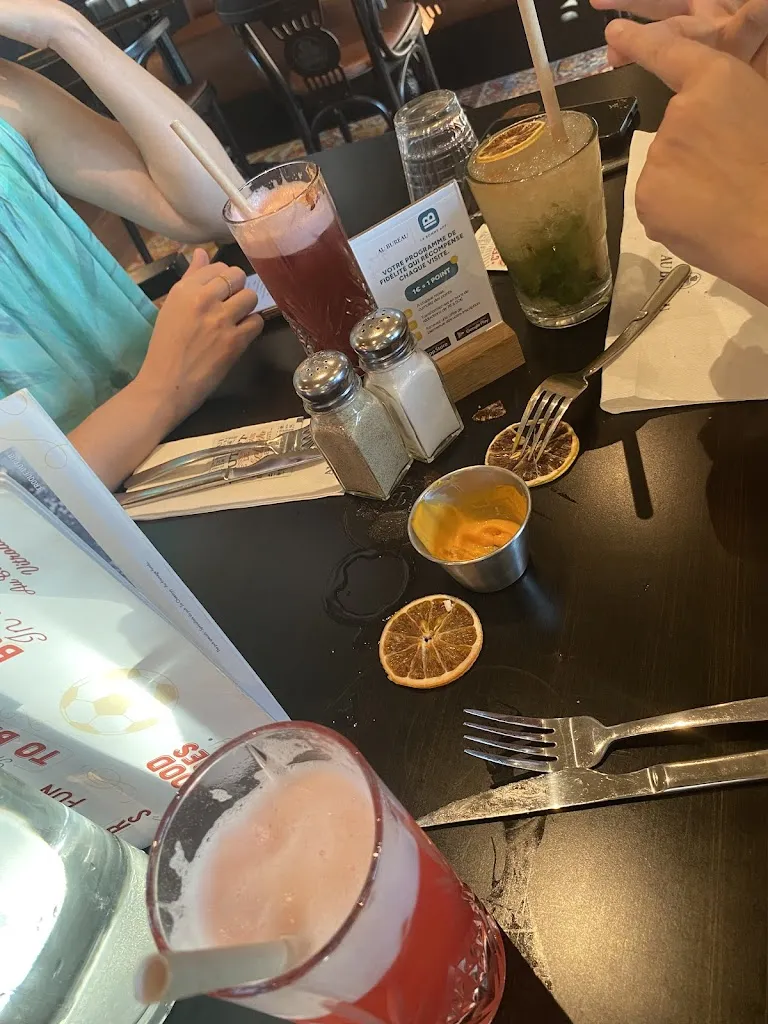 Caroline Colombani_Au Bureau - Pub et Brasserie_Vitrolles_review