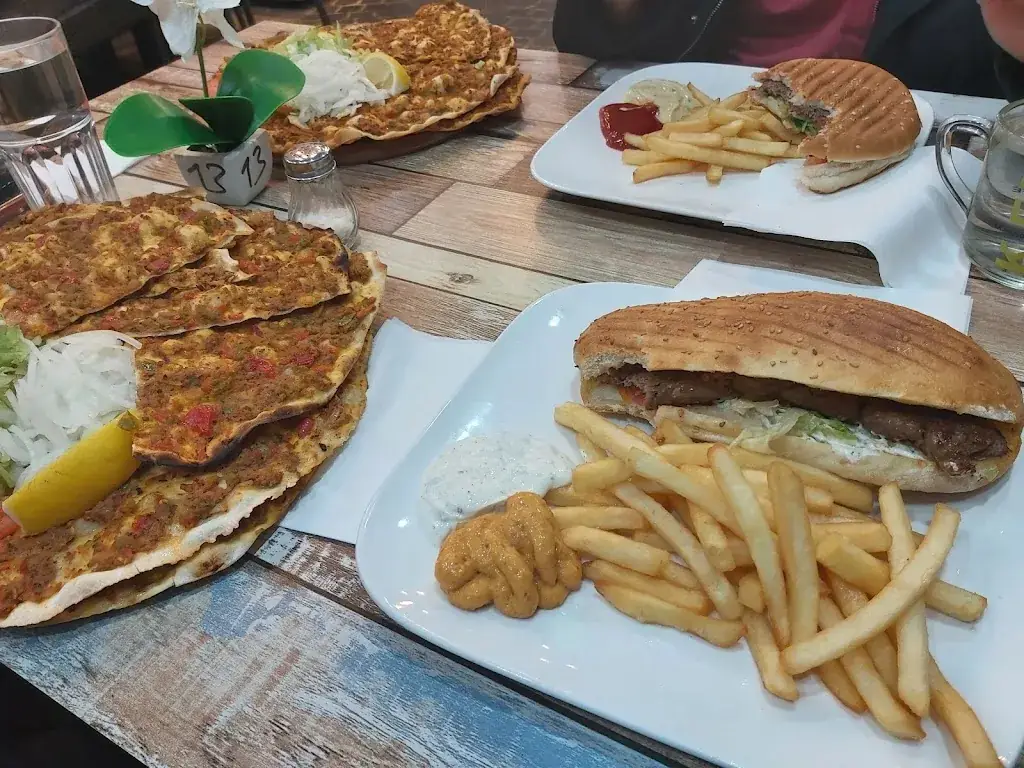 Menü_Les Tonnelles De Kasya_Vitrolles_Bild_7