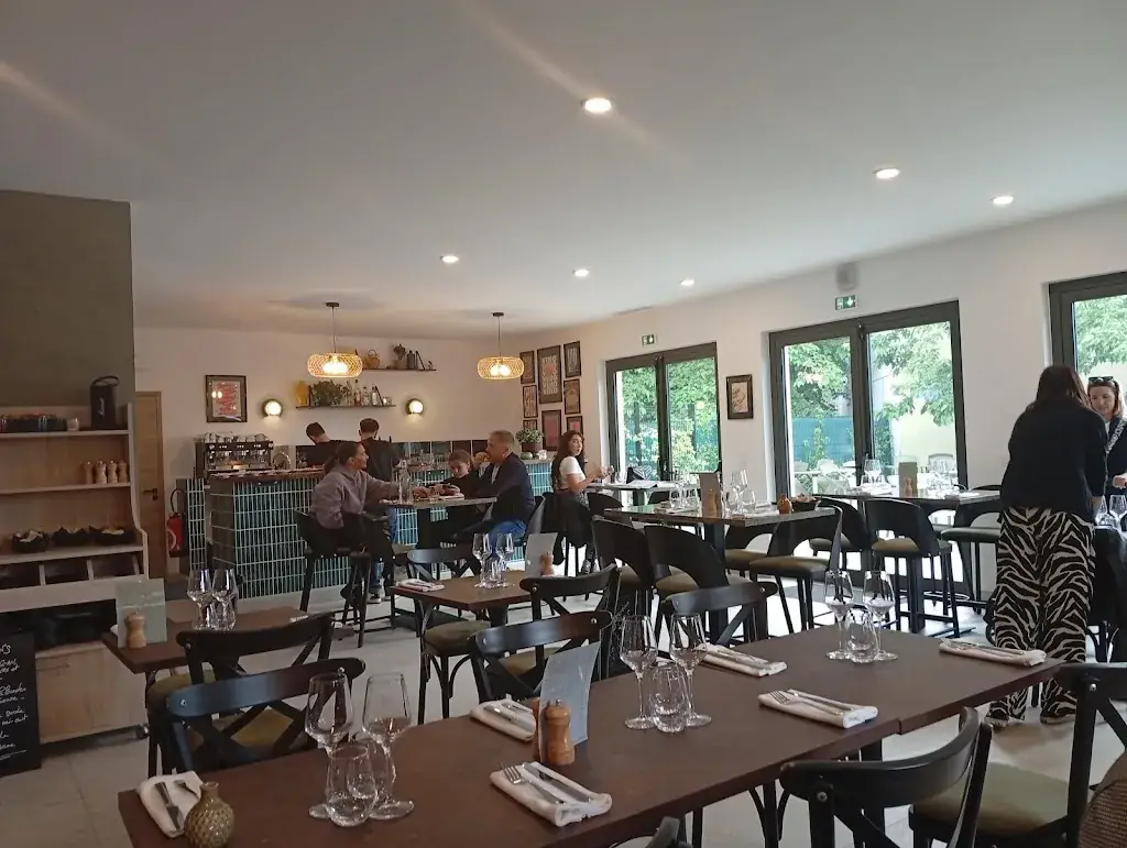 Le Méditerranée Vitrolles Restaurant in Vitrolles