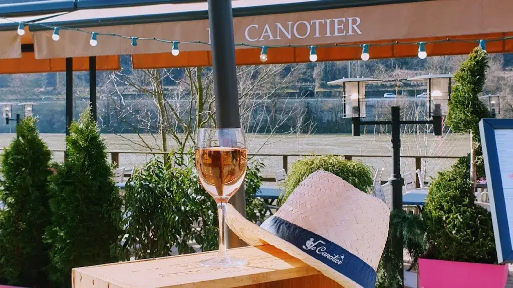 Le Canotier restaurant in Rochetaillée-sur-Saône
