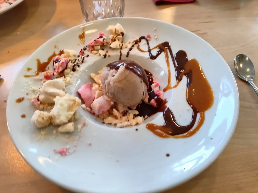 Michel Robert Badiou_Les Gens Heureux - Restaurant Café Boutique et Epicerie fine_Renaison_review