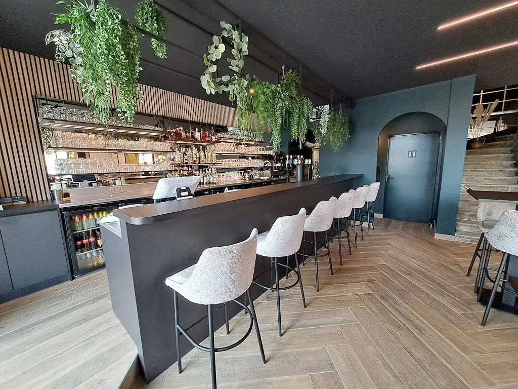 La Brasserie Des Vignes restaurant in Renaison