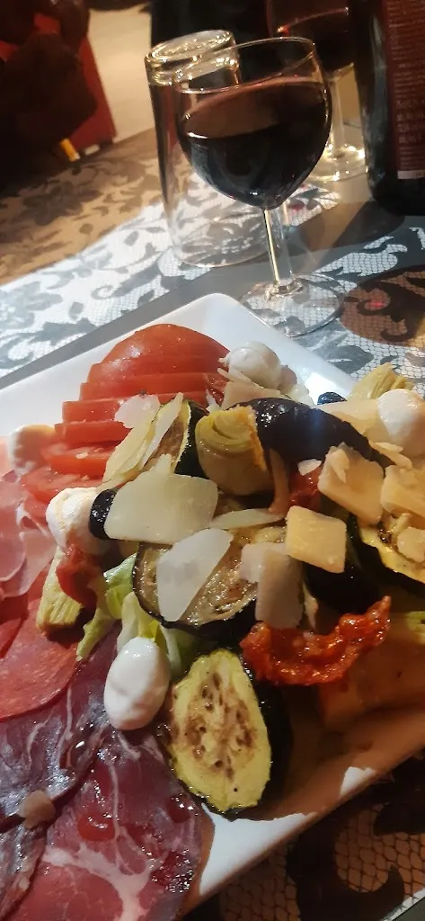 Batman Catwoman_Restaurant La Napoletana_Annonay_review