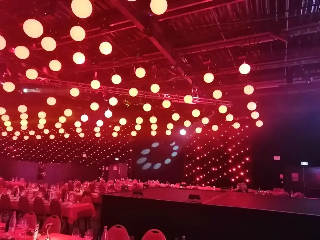 Cabaret L'Elégance_Renaison_slider_image_3