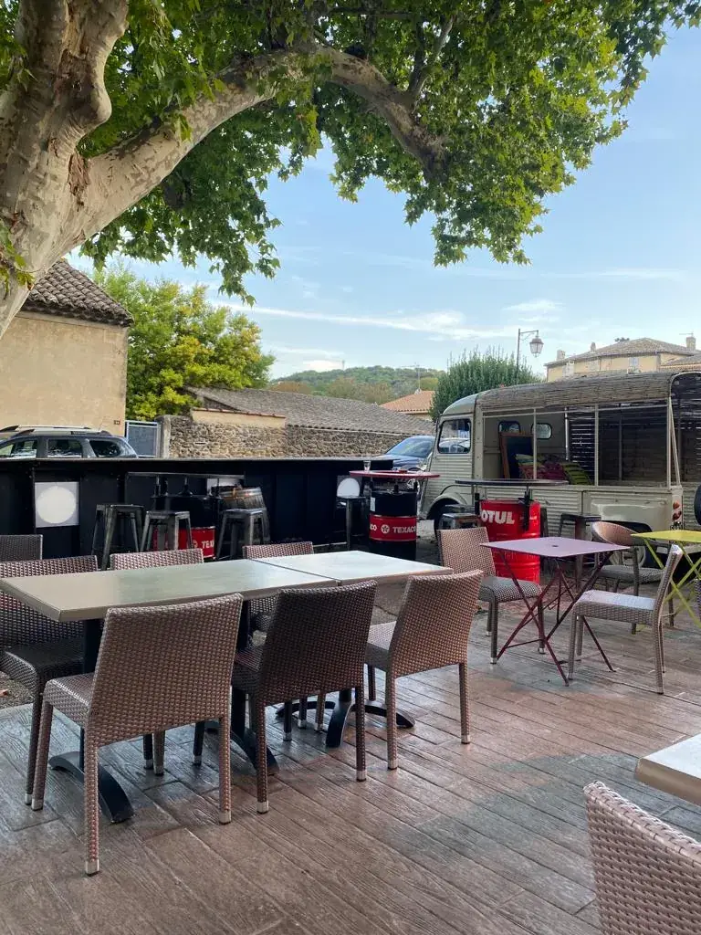 Café du Cours restaurant in Rochegude