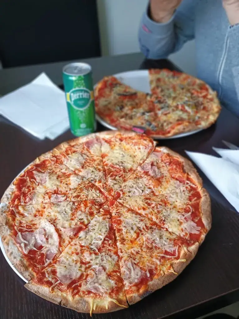 Anneleen Closse_Pizz’ à Marine_Rochegude_review