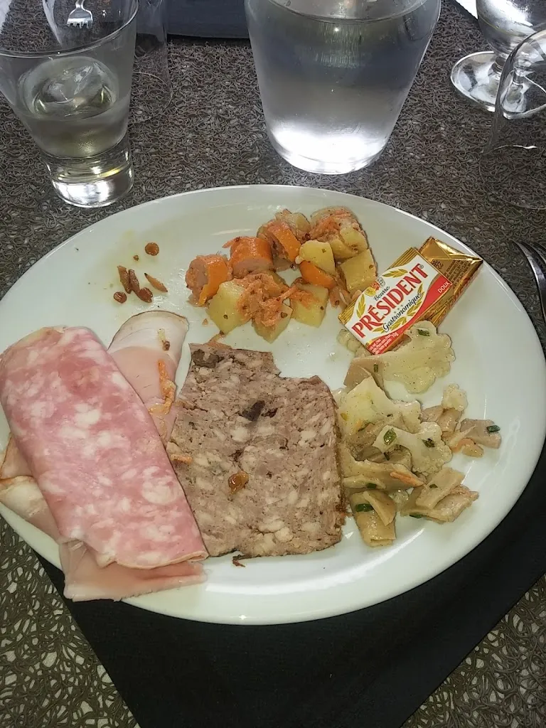 marie-hélène PRUD'HOMME_Le République_Roche-la-Molière_review