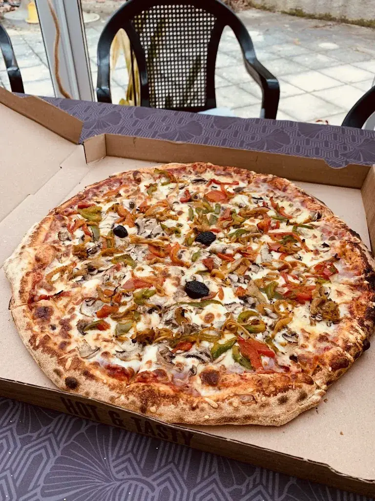 Sam Pizz'_Roche-la-Molière_slider_image_2