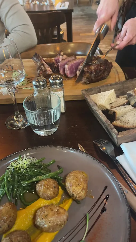 CHEZ GILOU’_Ruy-Montceau_slider_image_2