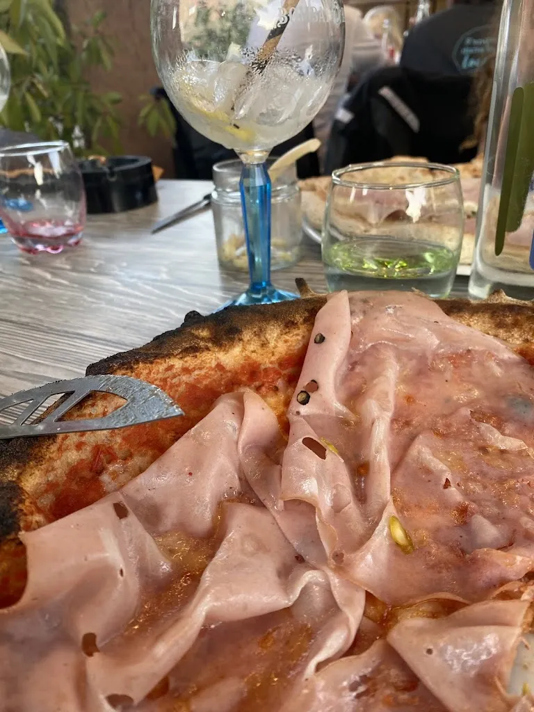 Mélany De Ornelas_DA ENZO_Sain-Bel_recensione