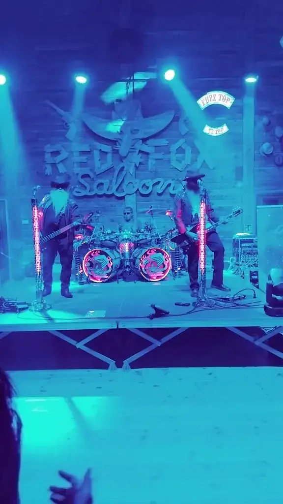 greg vernet_Le Red Fox - Steakhouse Saloon & Dance Hall_Saint-Agrève_review