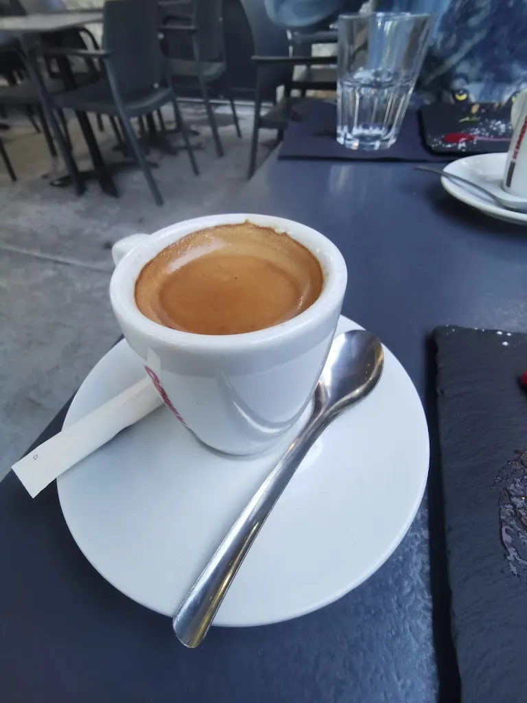 Vanessa Delongueville_Le Pompadou_Ruoms_review