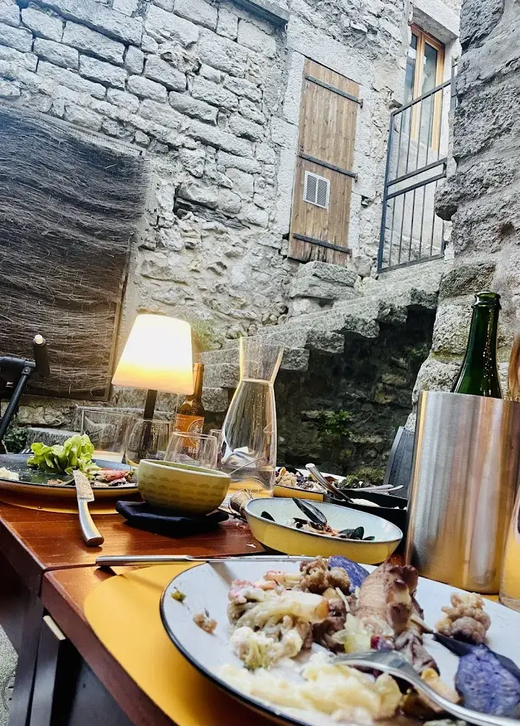 Rouibi Hizya_À Table !_Ruoms_review