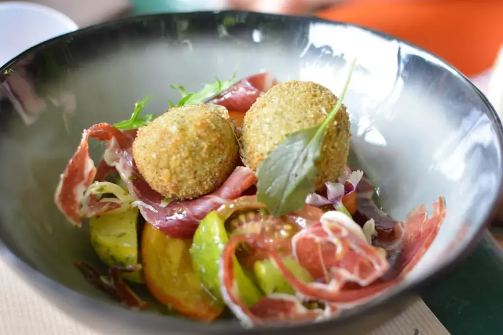 Le Bateau d'Emile_Serrières_slider_image_2