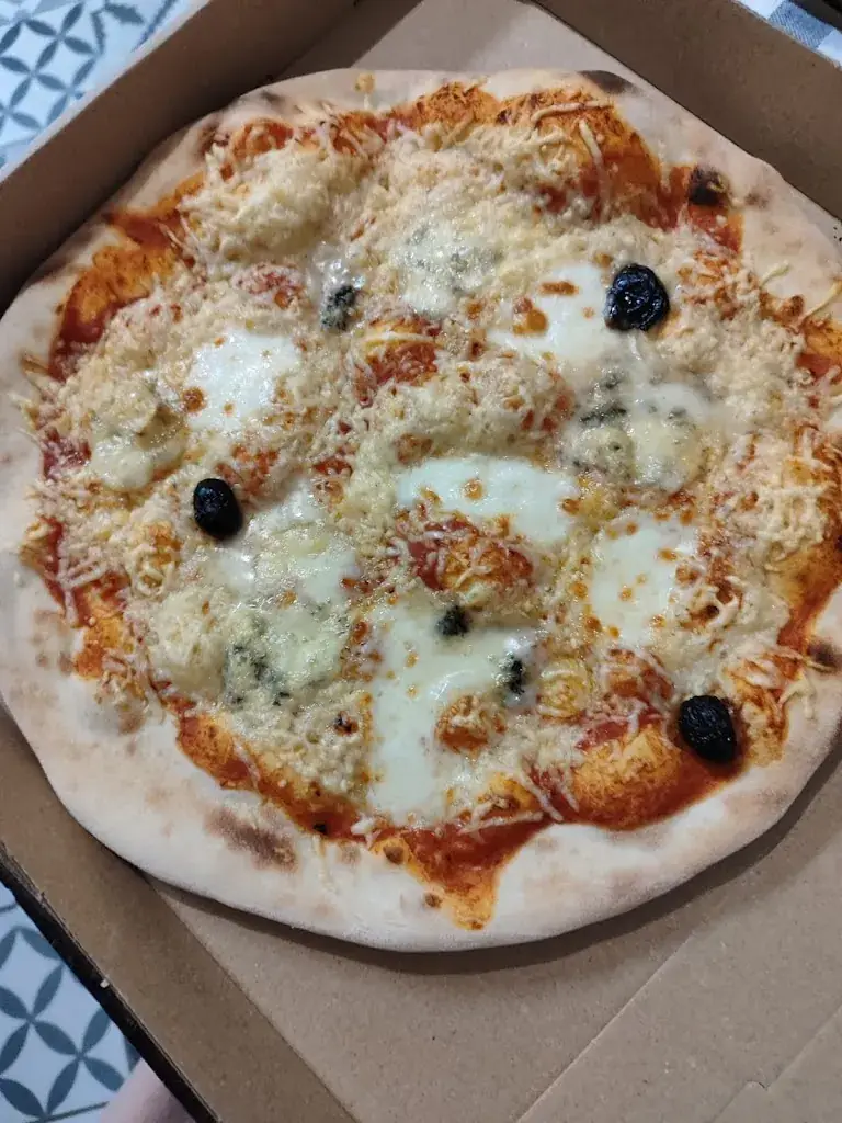 Le Napoli Sail42 ristorante a Sail-sous-Couzan