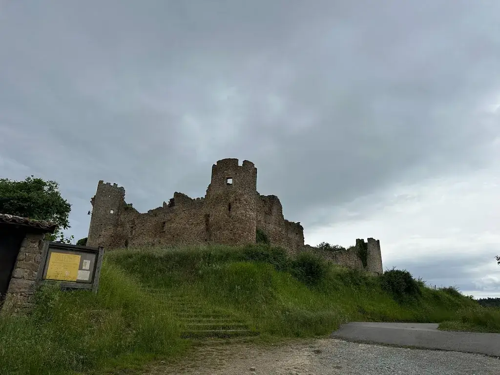 Lisanne Alta_Château de Couzan_Sail-sous-Couzan_recensione