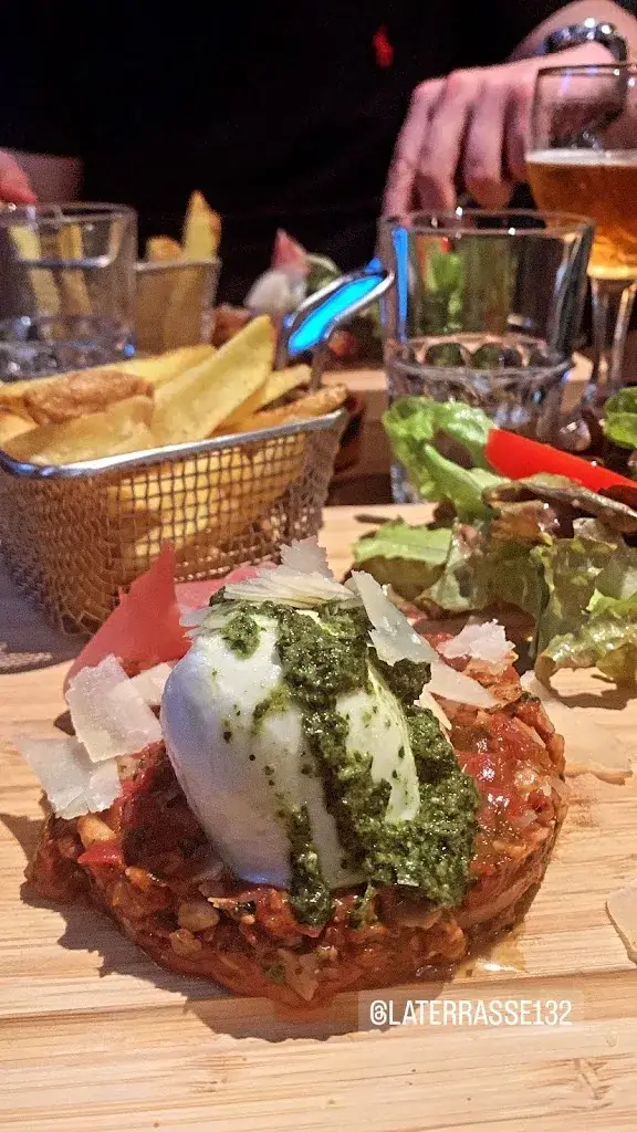 Bianka Villasi_La Terrasse 132_Saint-André-de-Corcy_review