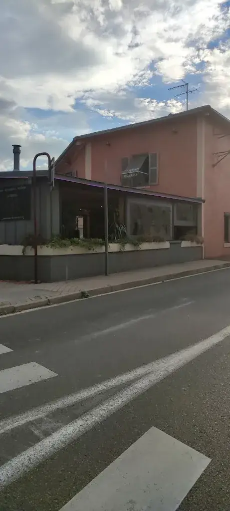 Marie-ombeline Guichardon_La Terrasse 132_Saint-André-de-Corcy_review