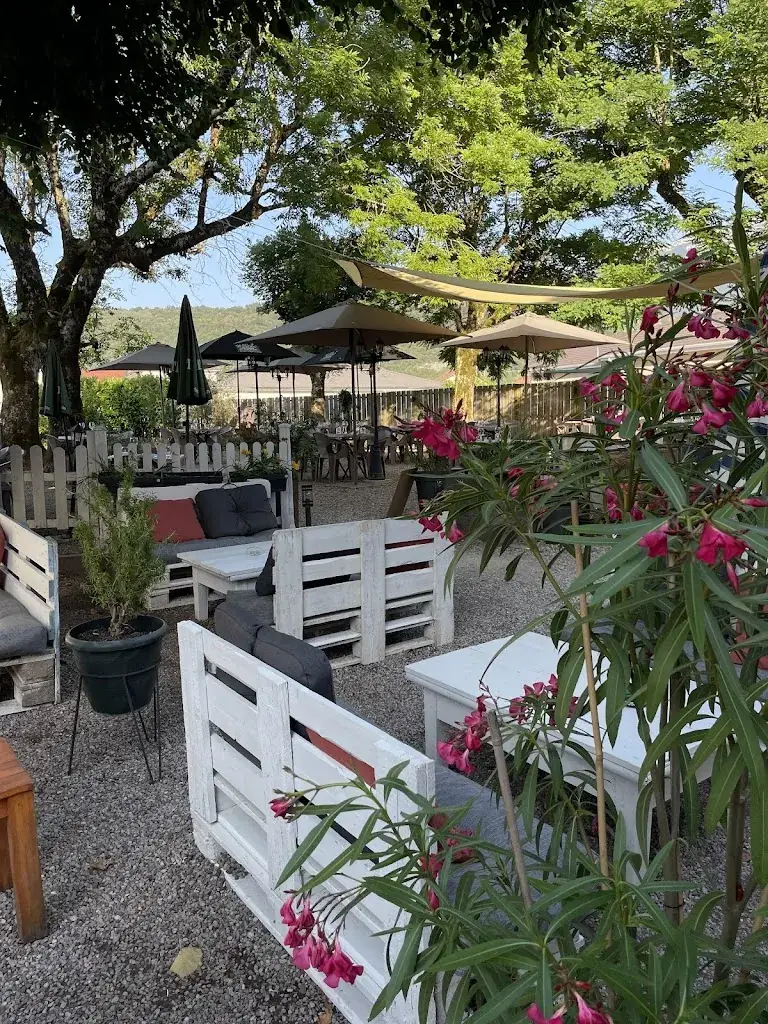 Restaurant L'auberge refleurie_Saint-Étienne-de-Crossey_slider_image_1