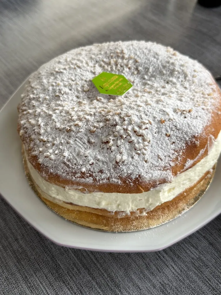 Sandrine_La Tropézienne_Saint-Alban-de-Roche_review