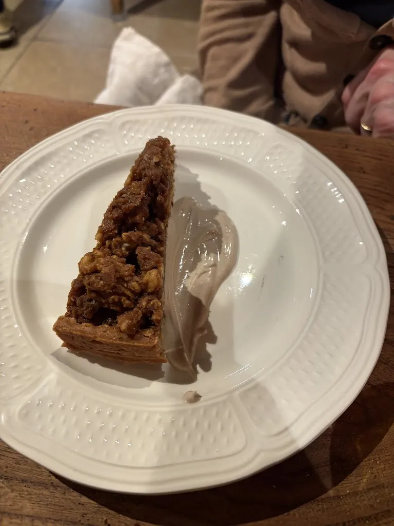 Celine Curt_Lo Fieu_Saint-Alban-de-Roche_review