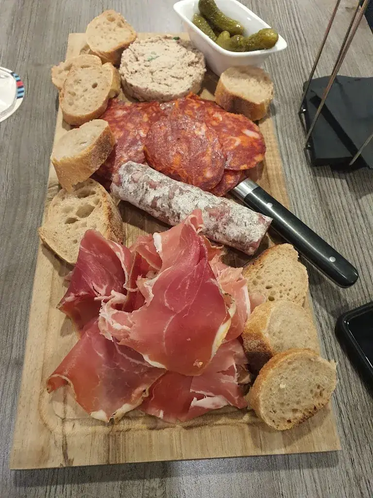 Bistrot Du Commerce_Revel_slider_image_2