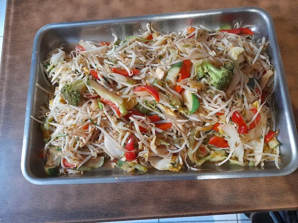 Chez Vang_Revel_slider_image_3