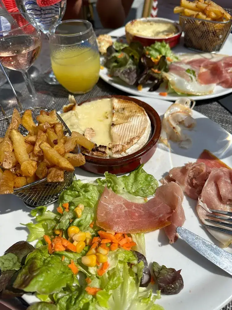 Roel Ottoy_Ch’ai Marvin_Revel_review