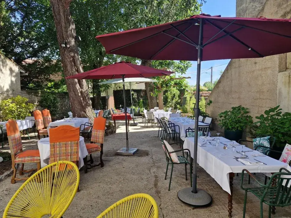 Logis Hôtel Rest. du Midi restaurant in Revel