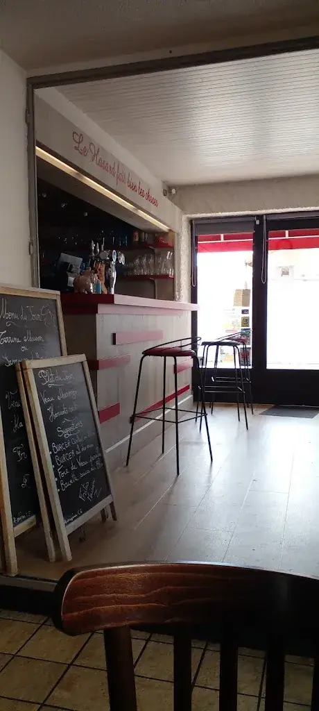 ALAIN ANDRE_Le Hasard_Saint-Beauzire_review