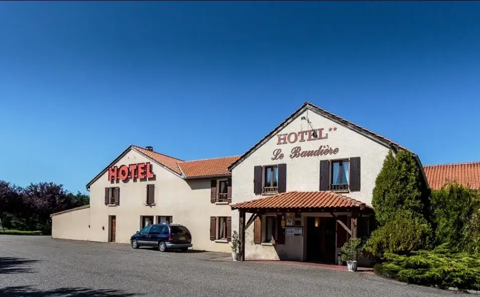 Restaurant Le Vieux Four par Maison Legate_Saint-Beauzire_slider_image_1