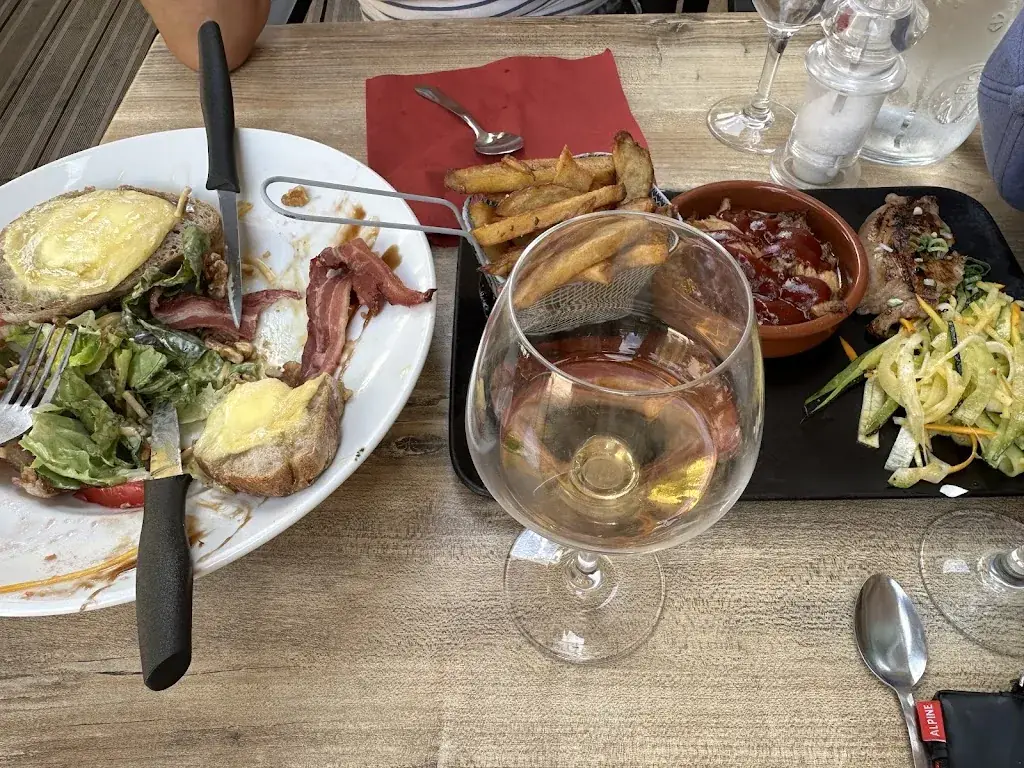 Frederic OSTORERO_Taverne Bélier Rouge_l'Abbaye_review