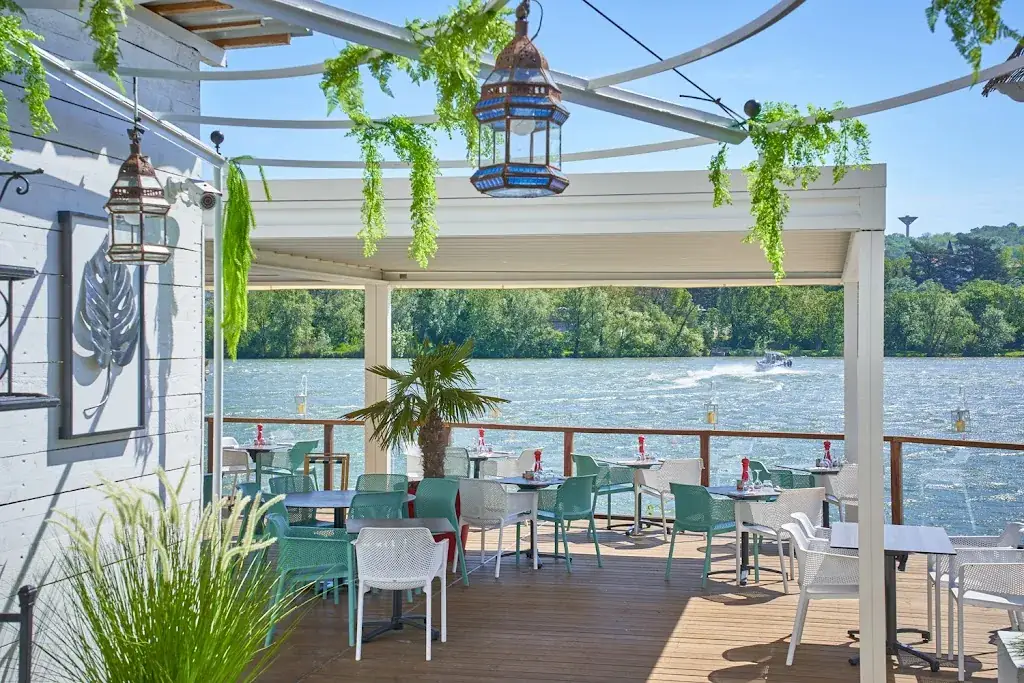 Les Planches Restaurant in Albigny-sur-Saône