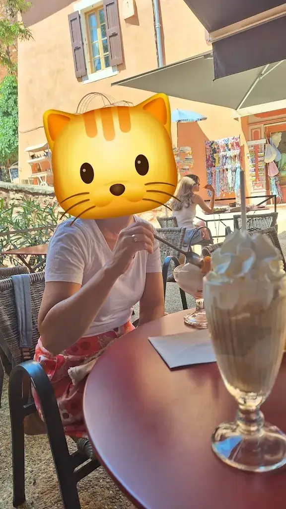 Anna Csekő-Szél_Crêperie Le Castrum_Roussillon_review