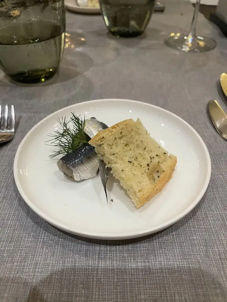 AJ Donner_Le Carillon_Goult_review