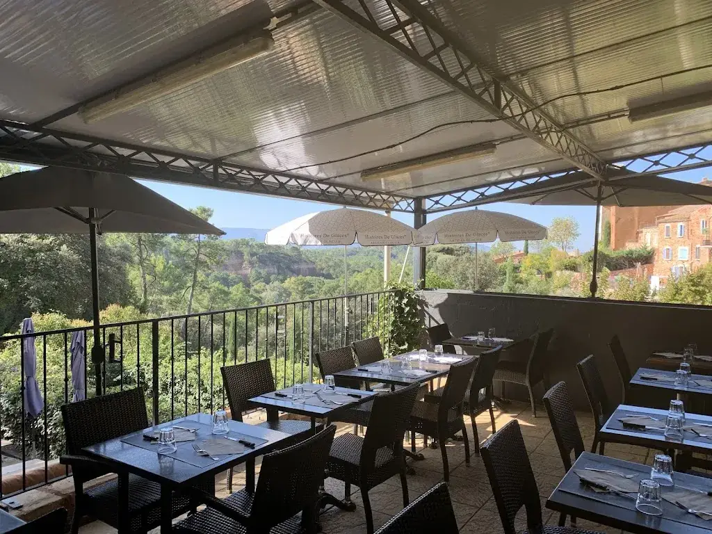 Du côté de chez Charles restaurant in Roussillon