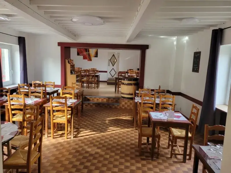 La Petite Auberge de Flo Restaurant in Saint-Bonnet-les-Oules