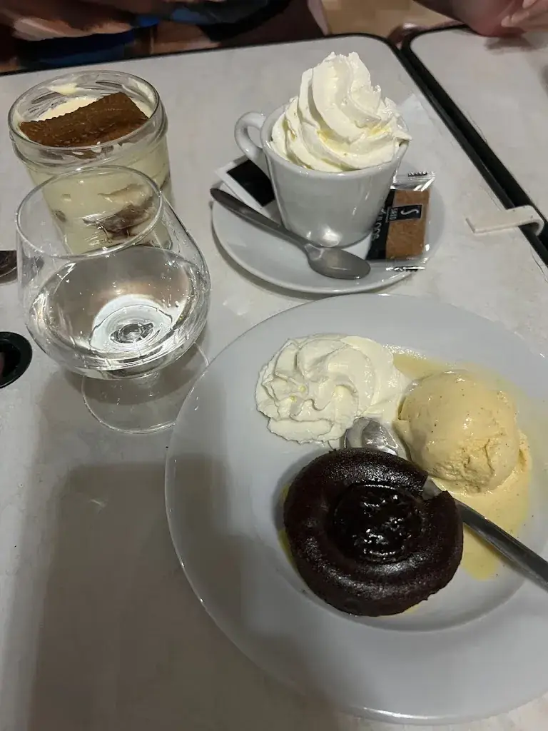 Tanja Bonsa_Pizzeria L'Eau à la Bouche_Saint-Clair-du-Rhône_review