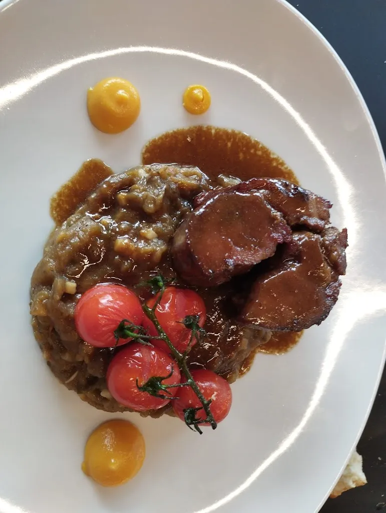 Restaurant L'arbre escalier_Saint-Priest-en-Jarez_slider_image_3