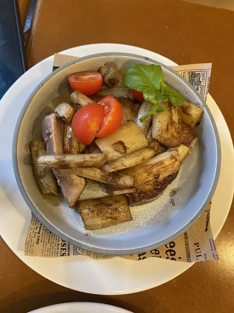 Lynda Rose Rattue_L'Amusoir_Rumilly_review