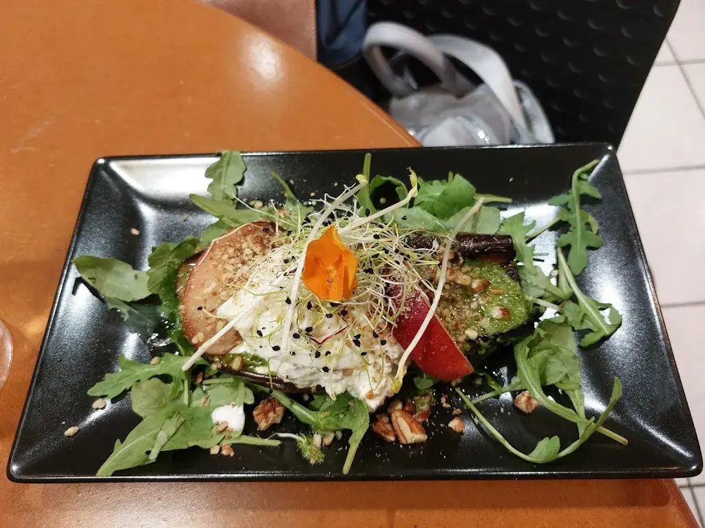 Vivi_L'Amusoir_Rumilly_review