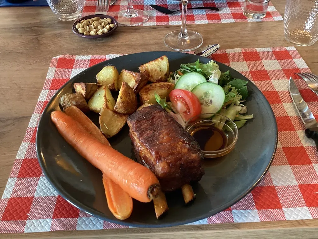 gisèle proumen_Bellevue du cantal_Saint-Cernin_review