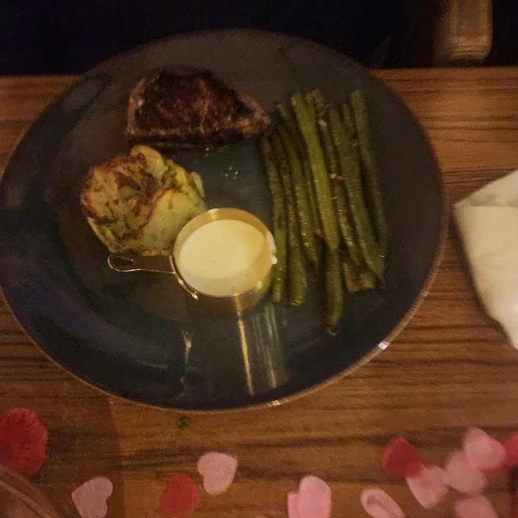 hanane aissaoui_Bellevue du cantal_Saint-Cernin_review