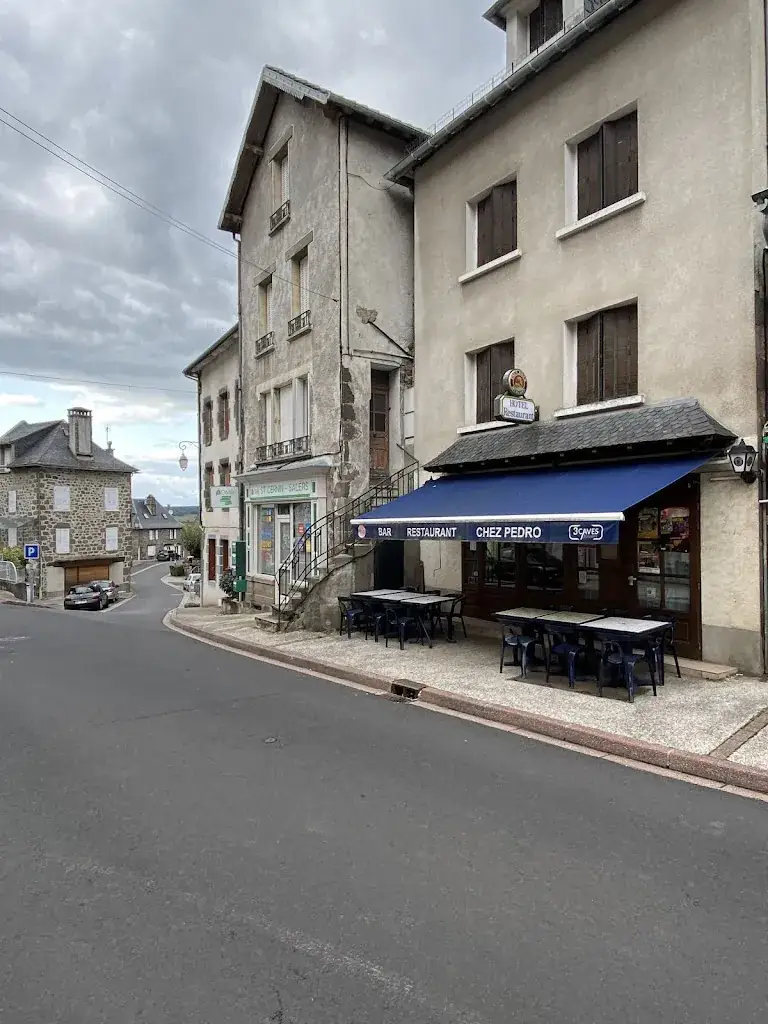 Ifan John Kloezeman Palmer_Chez Pedro_Saint-Cernin_review