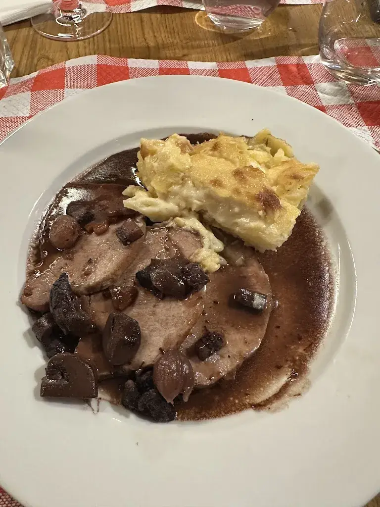 Eva Daval_LE SAINT DENIS_Saint-Denis-de-Cabanne_review